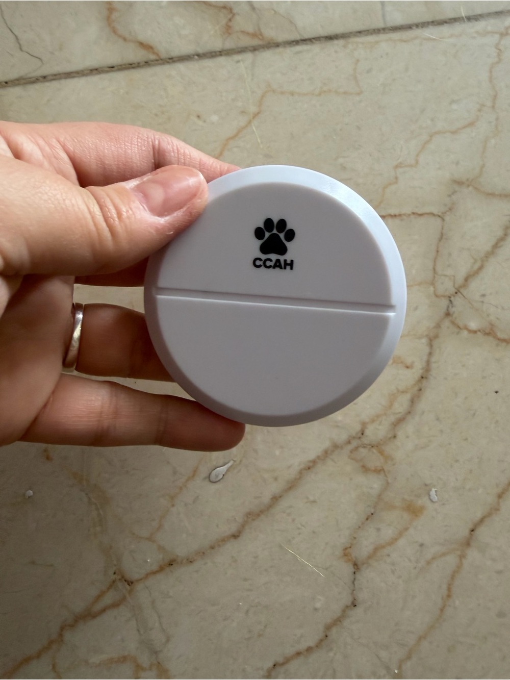 White Round Pet Grooming Scraper